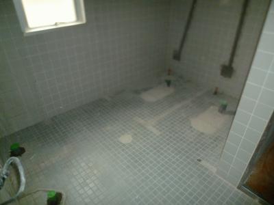 dc030317男子トイレ工事中.JPG